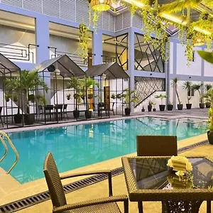 Hotel Halo
